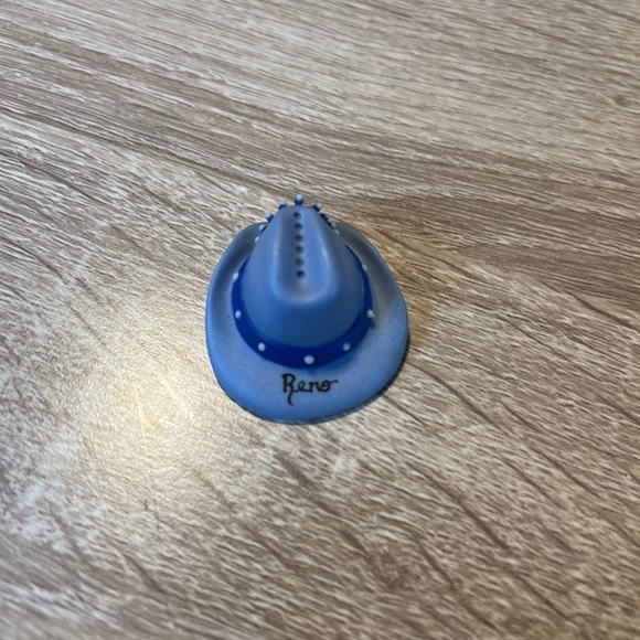 Heirloom Editions Ltd. Cowboy hat Thimble Porcelain Hand Painted With Box - Picture 8 of 9